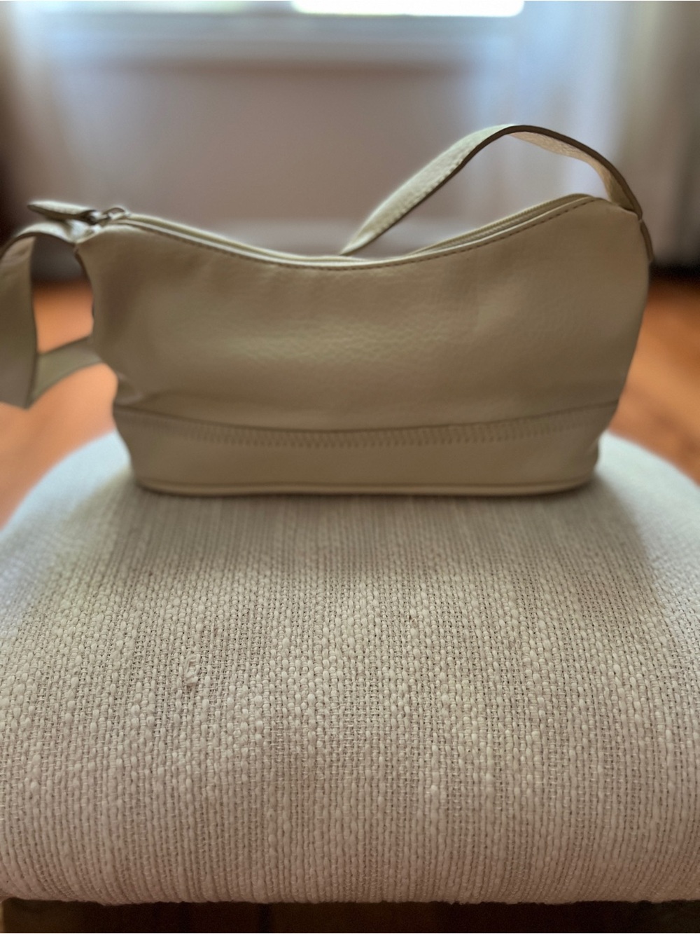 Tommy Hilfiger Cream Leather Shoulder Bag